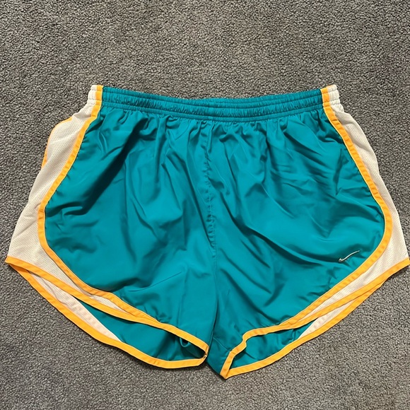 Nike shorts - Picture 1 of 3